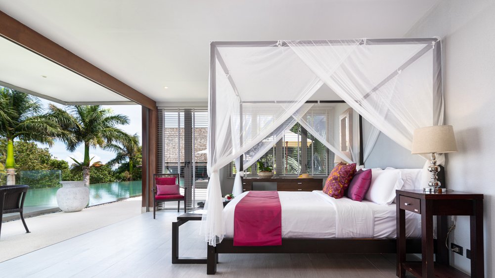 Villa Suralai - Master suite by the pool
